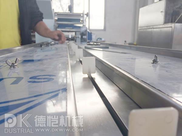 德愷包裝機械 枕式包裝設備 封切設備 管材包裝設備 廣東德愷機械有限公司 佛山德愷機械有限公司 德愷機械包裝機 佛山德愷包裝機 廣東德愷包裝機 佛山德愷包裝機 枕式包裝機廠(chǎng)家 自動(dòng)整理包裝機 封切收縮機 立式包裝機 稱(chēng)重充填設備 提升輸送設備 封切收縮機 高速邊封包裝機 高速邊封收縮包裝機 全自動(dòng)直進(jìn)料袖口式包裝機 高速恒溫熱收縮包裝機 全自動(dòng)封切包裝機 回轉式枕式包裝機 回轉伺服式枕式包裝機 下走紙枕式包裝機 往復式枕式包裝機 不銹鋼理料線(xiàn)食品包裝機廠(chǎng)家 餅干包裝機 伺服包裝機